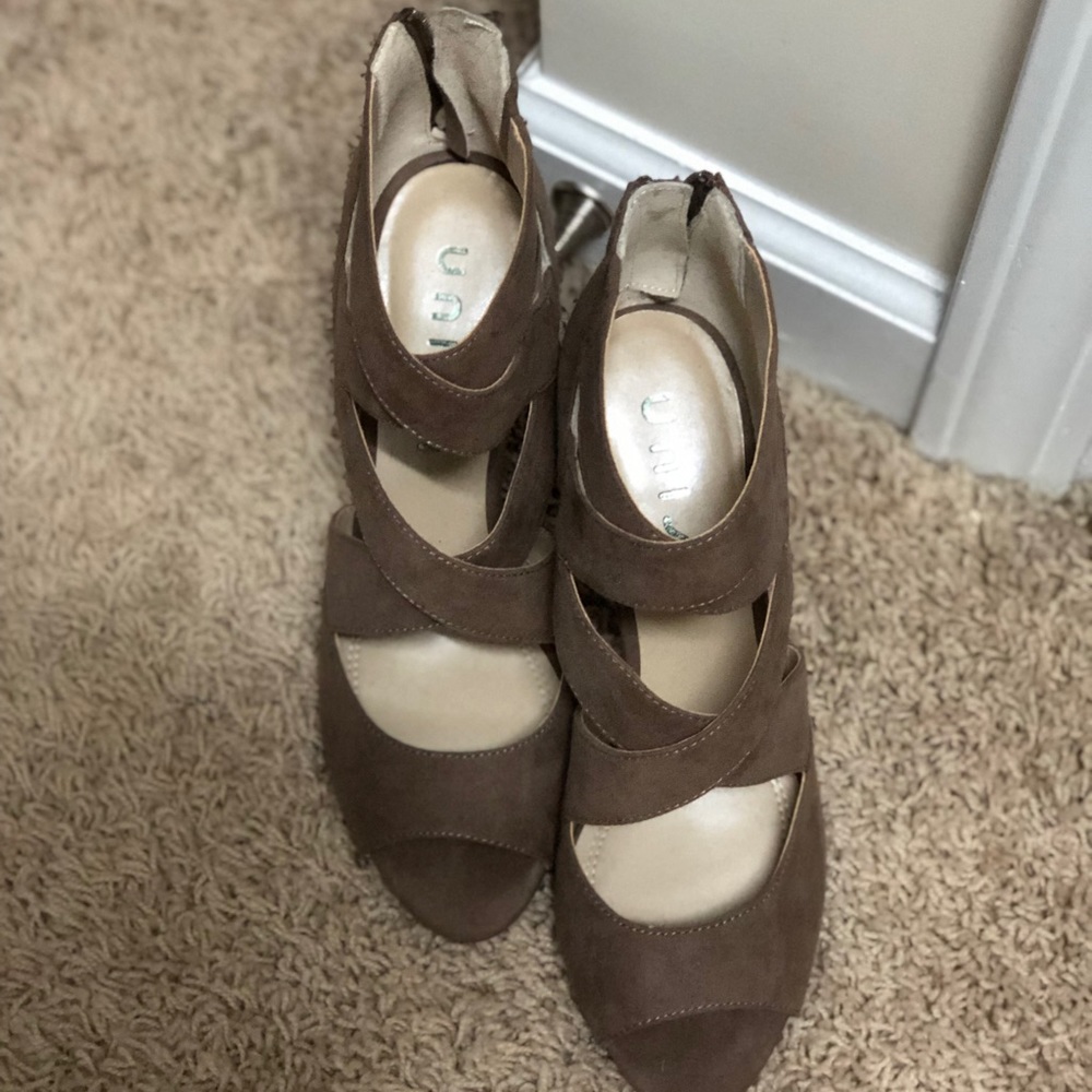 Unisa Back-zip Heels